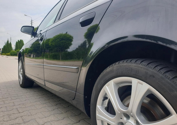 Audi A4 cena 17900 przebieg: 247000, rok produkcji 2005 z Świecie małe 301